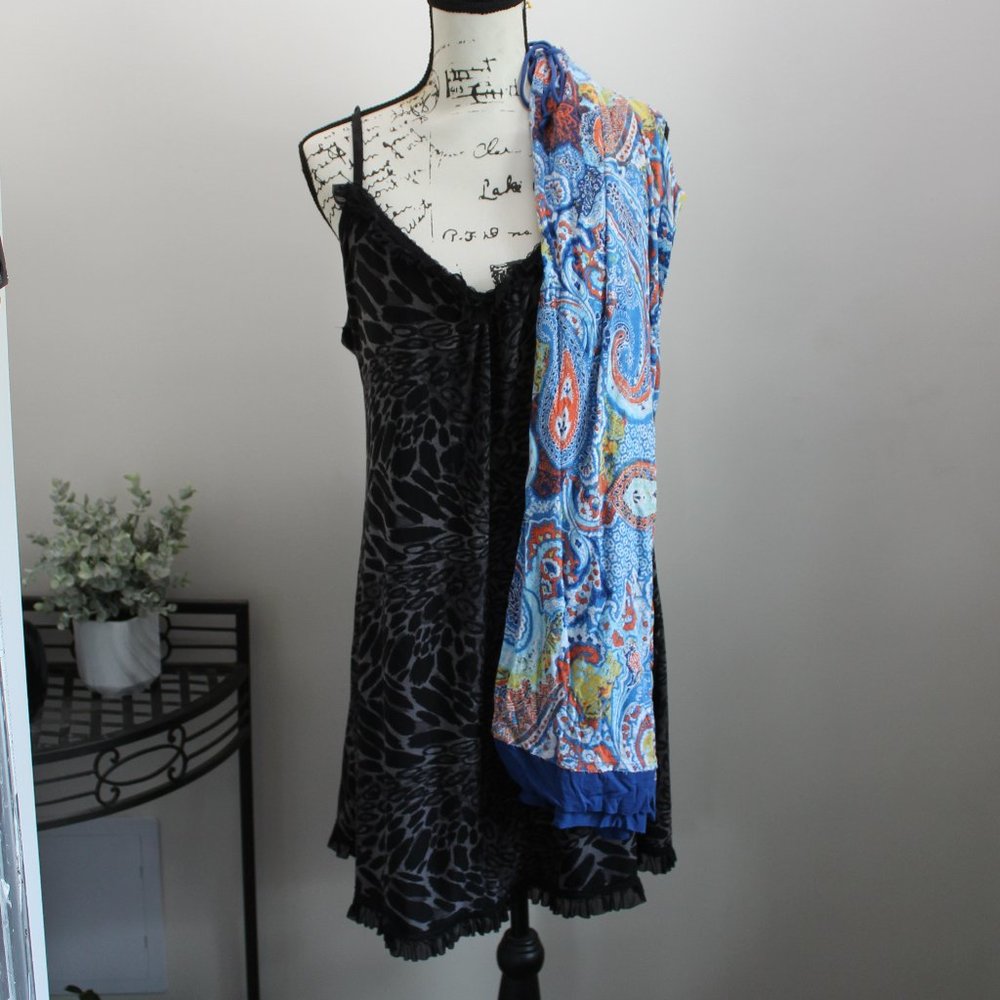 (2) Women's Night Gowns Sleeveless Lightweight Material